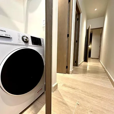 2Br Modern Condo With Rooftop Pool - Prime Location By Solmar Rentals